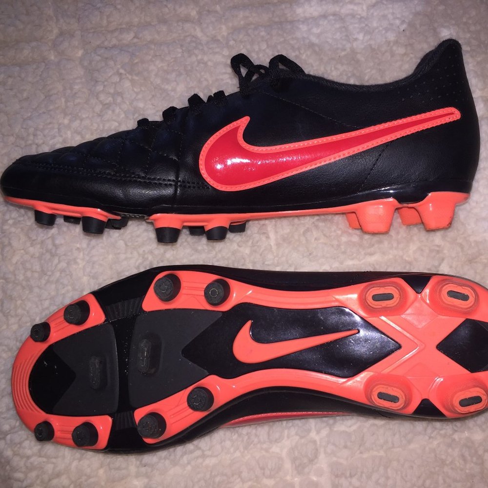 Nike Women's Tiempo Rio Cleats